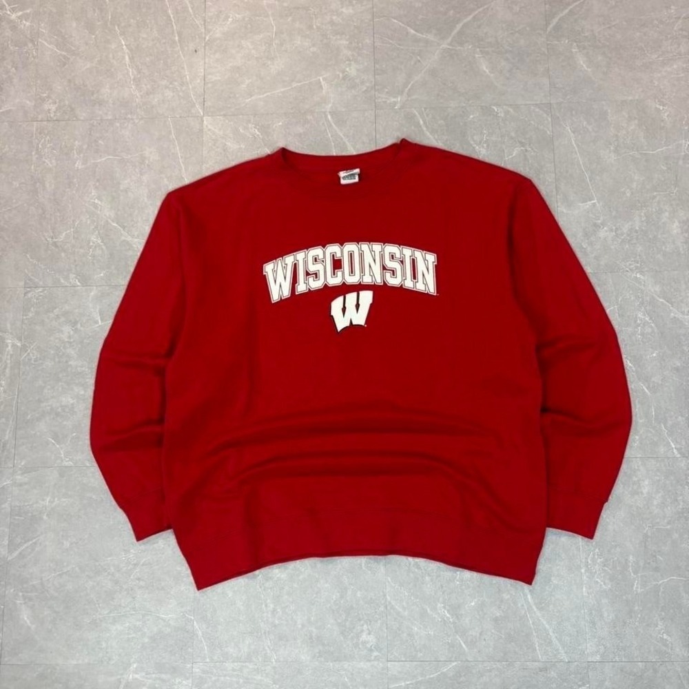 2000's‎ Wisconsin Badgers red and white crewneck sweatshirt #WisconsinBadgers
